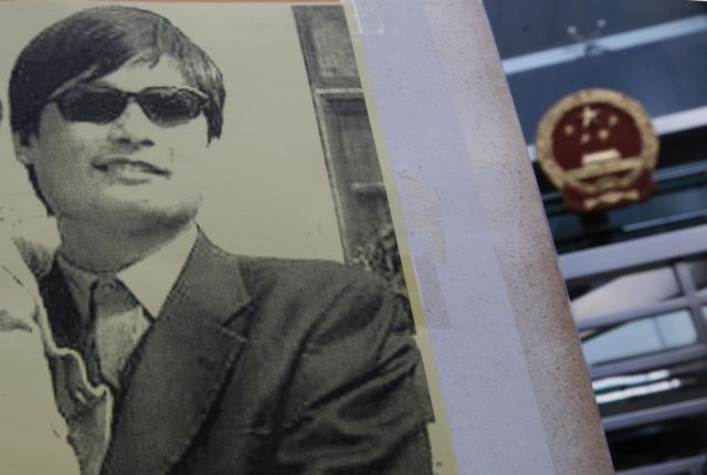 Σε «αυτοσυγκράτηση» καλεί η ΕΕ το Πεκίνο για το θέμα του Κινέζου αντιφρονούντα